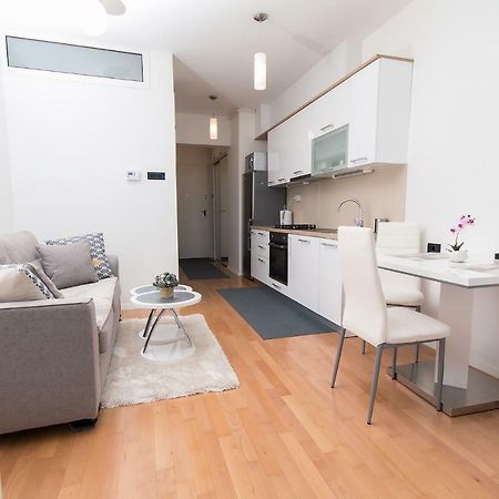 Studio Apartman Bella Apartment Zagreb Bagian luar foto