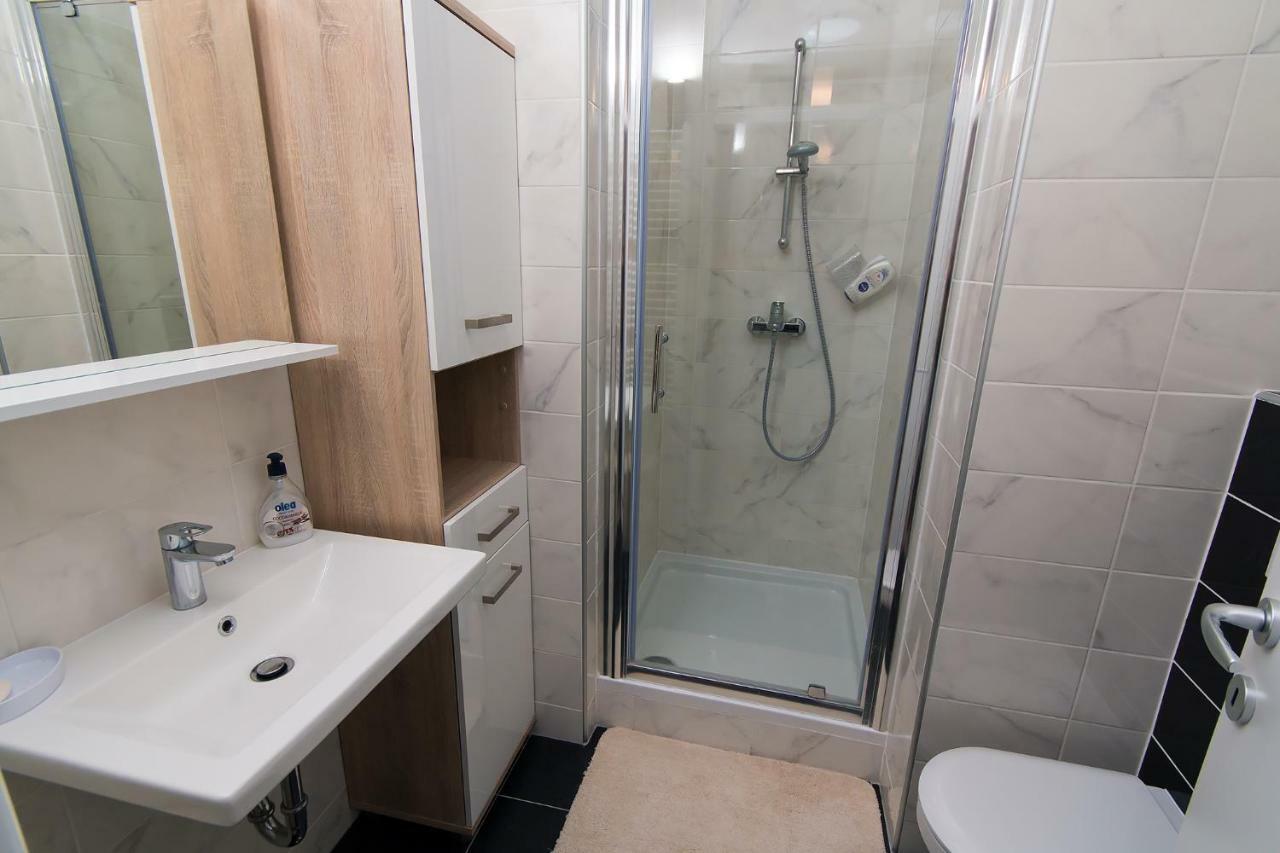 Studio Apartman Bella Apartment Zagreb Bagian luar foto