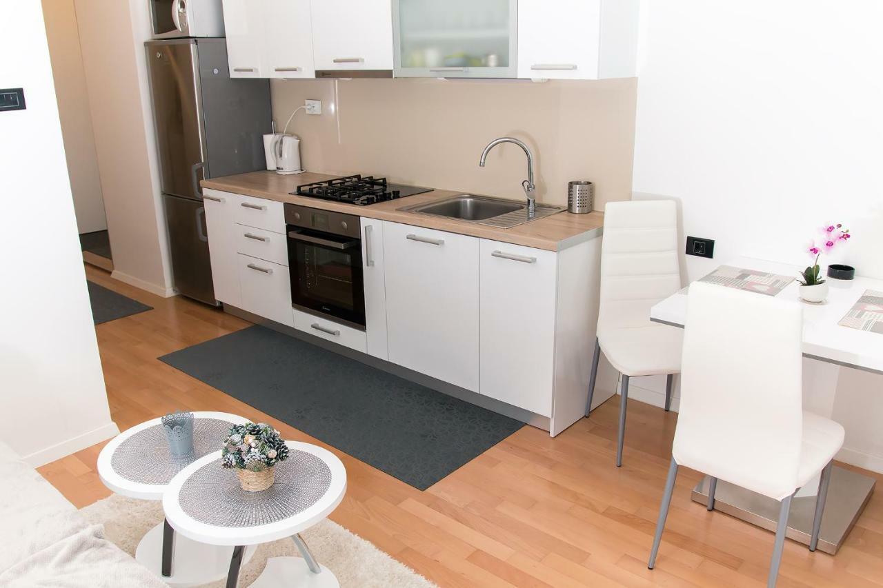 Studio Apartman Bella Apartment Zagreb Bagian luar foto