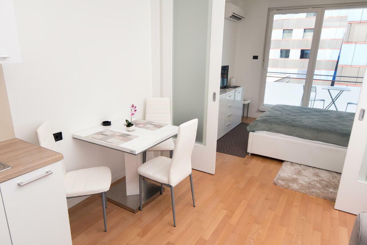 Studio Apartman Bella Apartment Zagreb Bagian luar foto