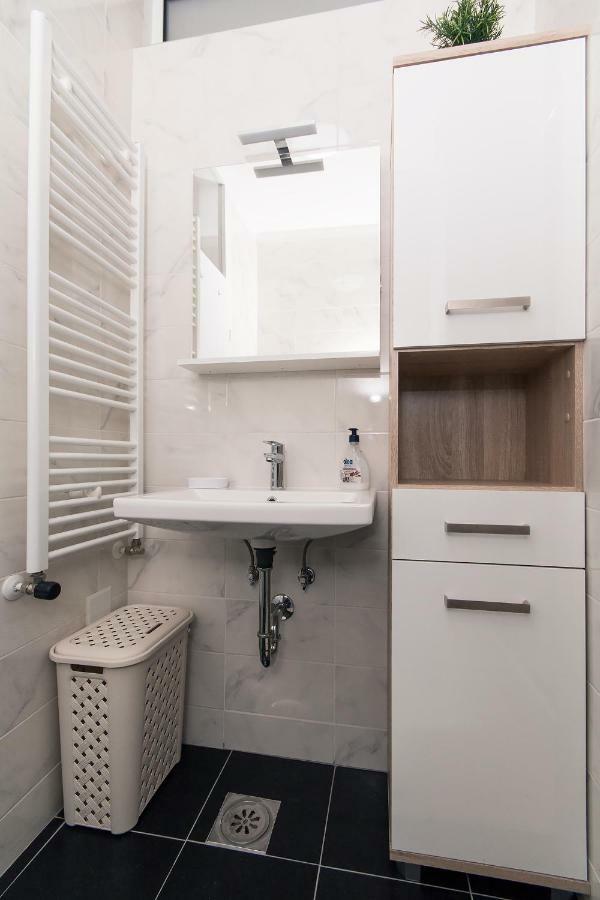 Studio Apartman Bella Apartment Zagreb Bagian luar foto